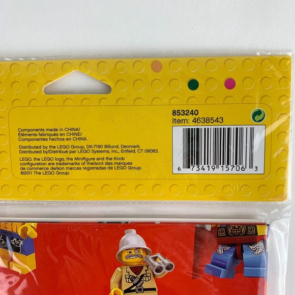 LEGO Bundle Minifig Sticker Book, Wrapping Paper, 30580 Santa Claus Skiing New - Picture 12 of 15